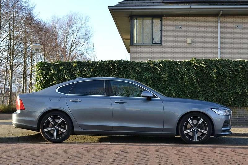 Occasion Volvo S90 Momentum 190 PK (139 kW) 2018 Grijs Sedan