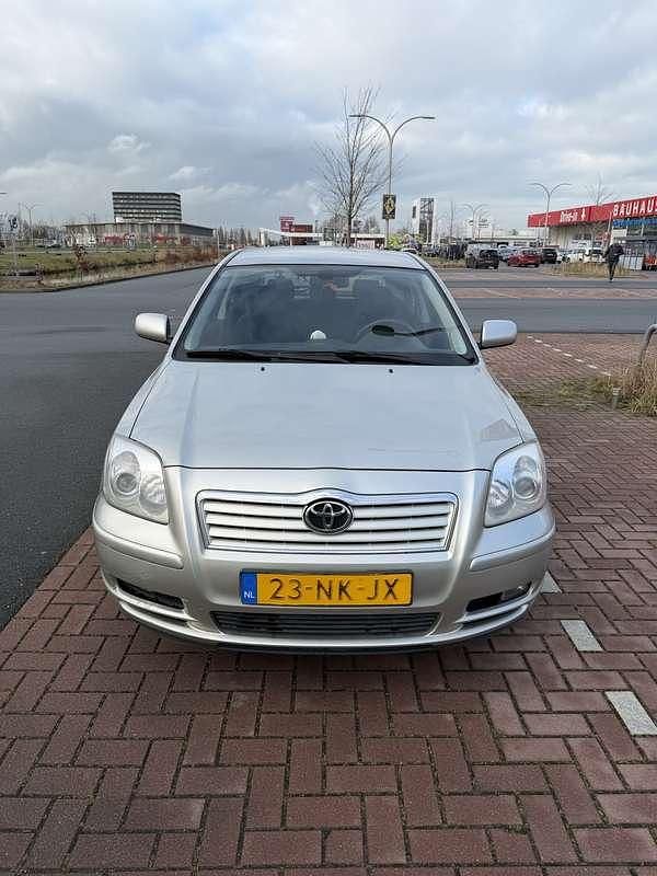 Occasion Toyota Avensis Luna 129 PK (94 kW) 2003 Zilver Hatchback