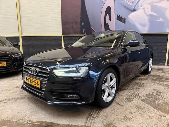 Blauw (metallic) Occasion 2014 Audi A4 Business Sedan | € 11.900 (Eerlijke prijs) - Afbeelding 1/4