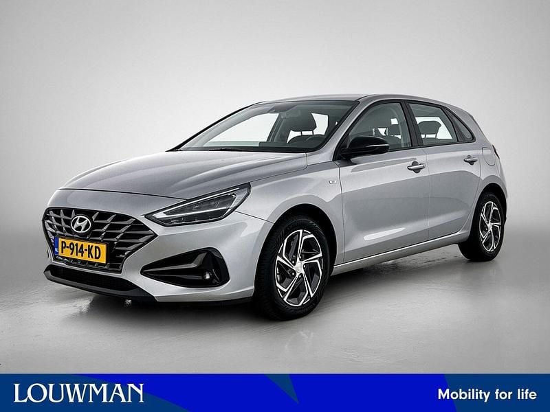 Grijs Gebruikt 2022 Hyundai i30 Comfort Hatchback | € 19.995 (Eerlijke prijs) - Afbeelding 1/4