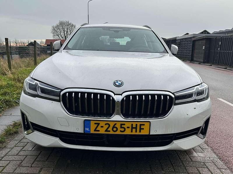 Wit Gebruikt 2022 BMW 530 Stationwagen | € 41.500 (Super prijs) - Afbeelding 1/4