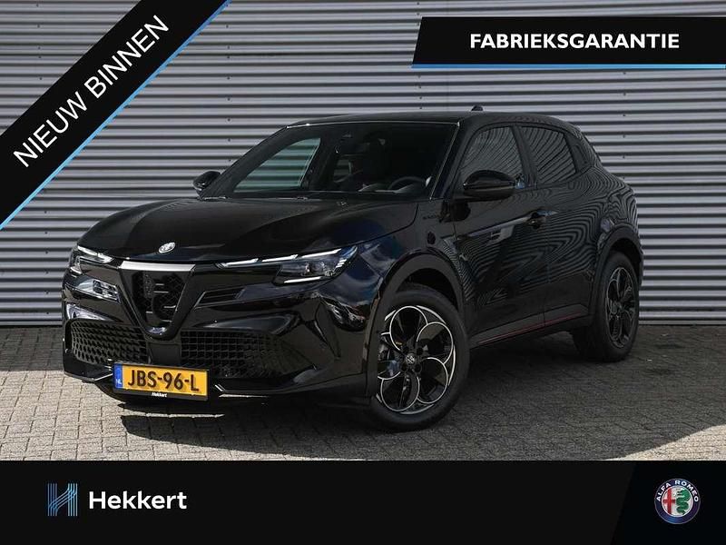 Zwart Nieuw 2025 Alfa Romeo Junior Edizione Speciale SUV | € 41.030 (Eerlijke prijs) - Afbeelding 1/4