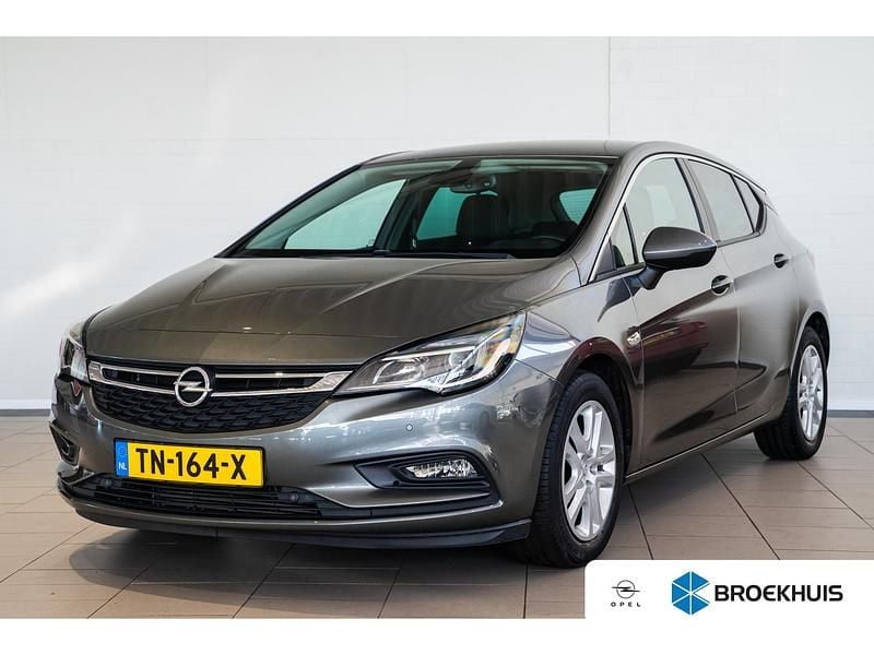 Grijs Gebruikt 2018 Opel Astra Edition Hatchback | € 13.890 (Eerlijke prijs) - Afbeelding 1/4