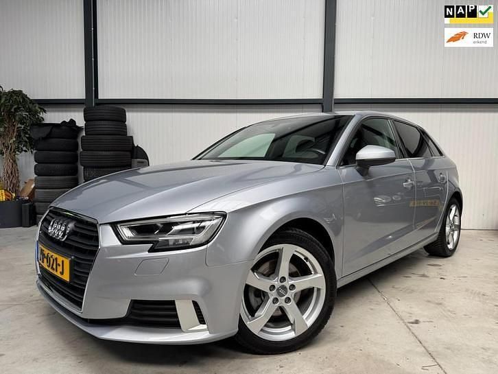 Grijs Gebruikt 2019 Audi A3 Sport Hatchback | € 15.750 (Goede deal) - Afbeelding 1/4