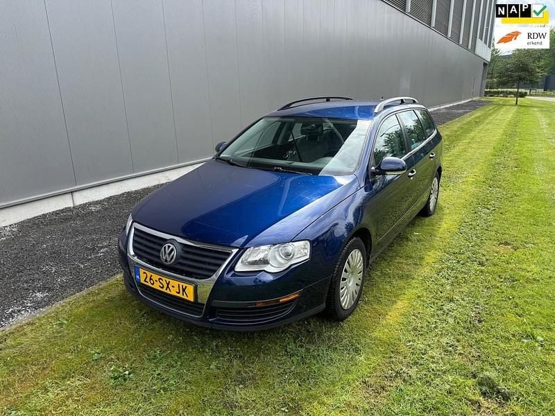 Blauw Occasion 2006 VW Passat Trendline Stationwagen | € 2.390 (Eerlijke prijs) - Afbeelding 1/4