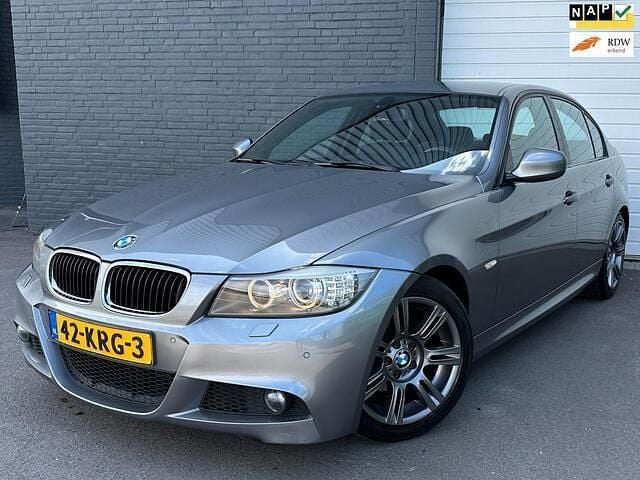 Grijs Gebruikt 2010 BMW 318 M Sport Sedan | € 9.999 (Iets duurder) - Afbeelding 1/4