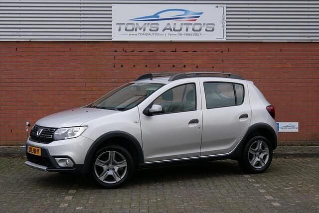 Grijs Occasion 2017 Dacia Sandero Stepway Hatchback | € 8.250 (Eerlijke prijs) - Afbeelding 1/4