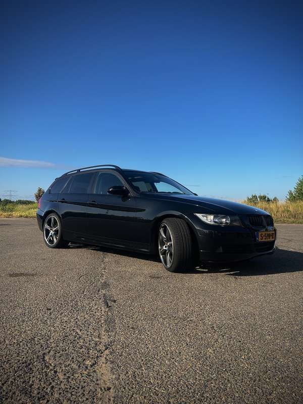 Zwart Gebruikt 2006 BMW 320 Stationwagen | € 6.250 (Duur) - Afbeelding 1/4