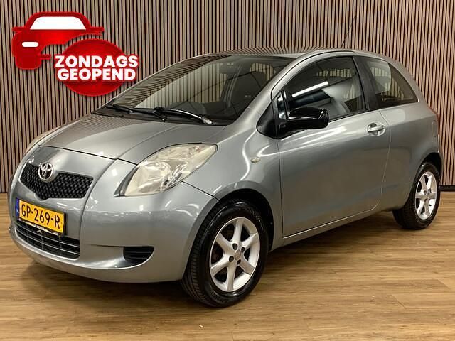Grijs Gebruikt 2009 Toyota Yaris Hatchback | € 2.945 (Eerlijke prijs) - Afbeelding 1/4