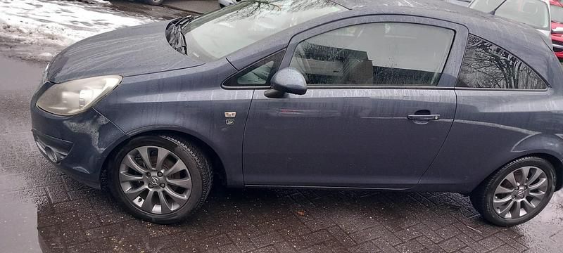 Blauw Occasion 2010 Opel Corsa Edition Hatchback | € 2.995 (Super prijs) - Afbeelding 1/4