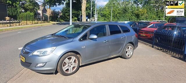 Grijs Gebruikt 2011 Opel Astra Selection Stationwagen | € 2.850 (Goede deal) - Afbeelding 1/4