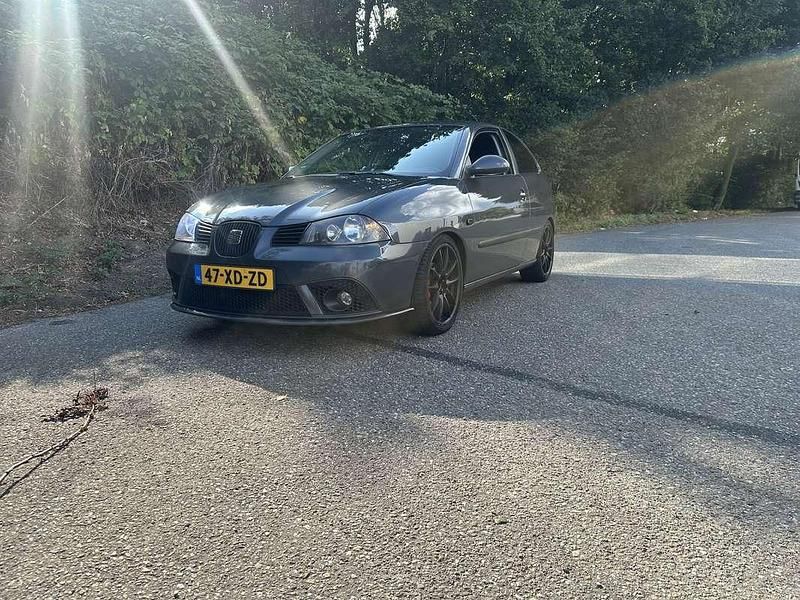 Grijs Gebruikt 2007 Seat Ibiza Hatchback | € 1.500 (Eerlijke prijs) - Afbeelding 1/4