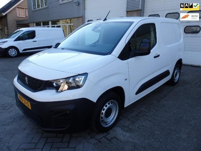 Wit Gebruikt 2022 Peugeot Partner Premium MPV | € 10.500 (Super prijs) - Afbeelding 1/4