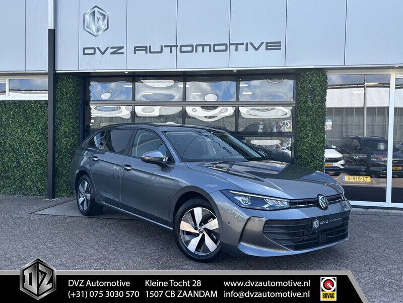 Grijs, metallic lak Gebruikt 2024 VW Passat Comfortline Stationwagen | € 36.950 (Eerlijke prijs) - Afbeelding 1/4