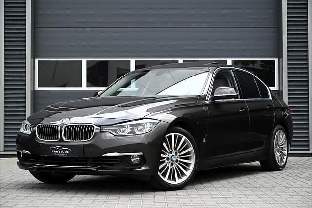 Bruin Gebruikt 2016 BMW 330 Executive Sedan | € 16.950 (Goede deal) - Afbeelding 1/4