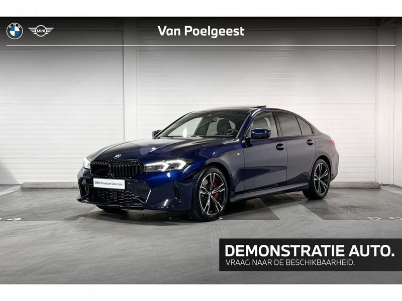 Portimao blau (donker blauw) Gebruikt 2025 BMW 320 Comfort Edition Sedan | € 69.683 - Afbeelding 1/4