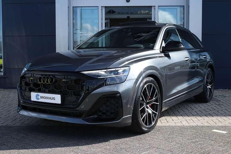 Grijs Nieuw 2025 Audi Q8 Competition SUV | € 112.900 - Afbeelding 1/4
