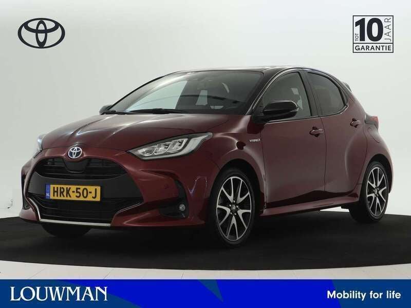 Rood metallic Gebruikt 2021 Toyota Yaris Executive Hatchback | € 23.445 (Eerlijke prijs) - Afbeelding 1/3