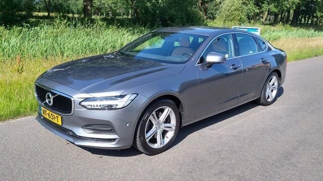 Grijs Gebruikt 2017 Volvo S90 Momentum Sedan | € 26.650 - Afbeelding 1/4