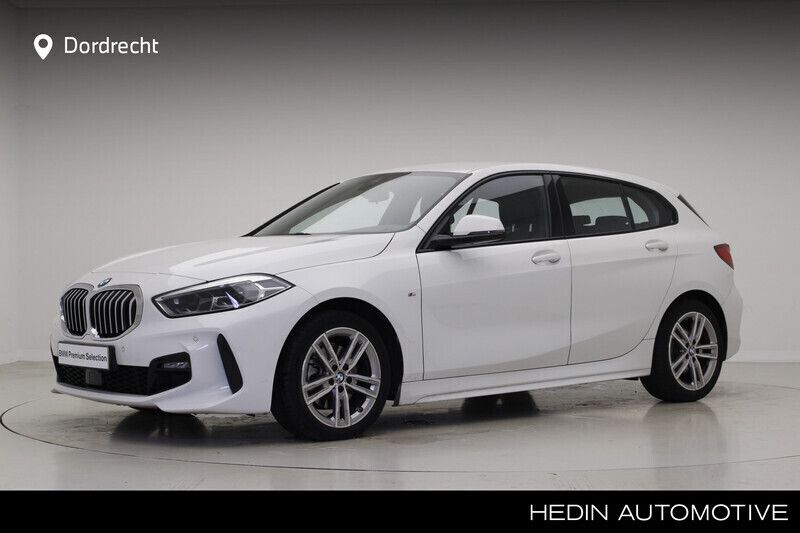 Wit Gebruikt 2021 BMW 118 Shadowline Hatchback | € 28.895 (Iets duurder) - Afbeelding 1/3