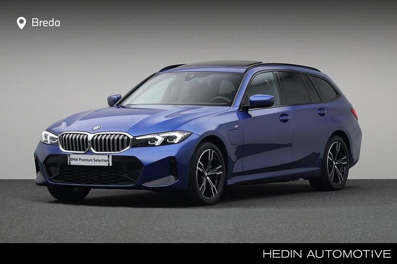 Blauw Gebruikt 2025 BMW 330e Comfort Edition Stationwagen | € 51.880 (Super prijs) - Afbeelding 1/4