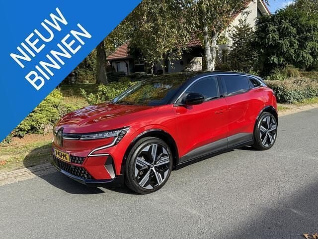 Rood Gebruikt 2022 Renault Mégane Techno Hatchback | € 25.995 (Goede deal) - Afbeelding 1/4