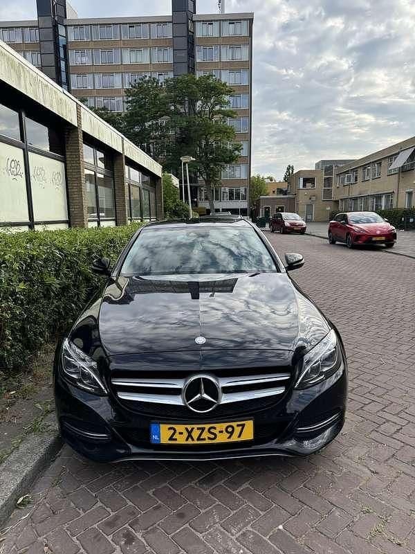 Gebruikt 2024 Mercedes C220 Avantgarde Sedan | € 13.000 - Afbeelding 1/4