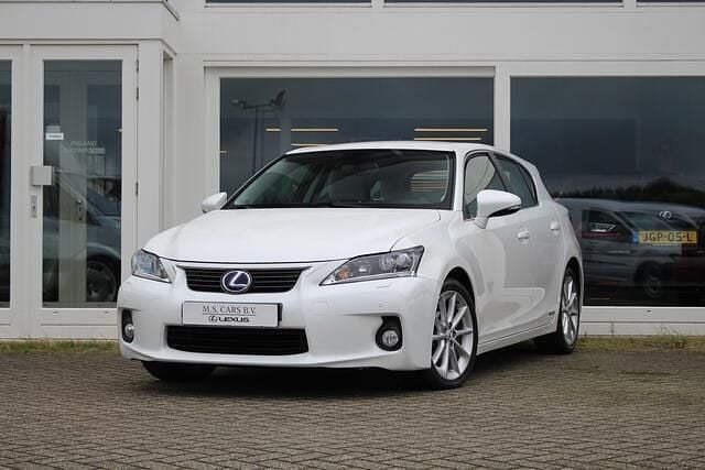Wit Gebruikt 2012 Lexus CT200h Luxury Line Hatchback | € 13.940 (Iets duurder) - Afbeelding 1/4