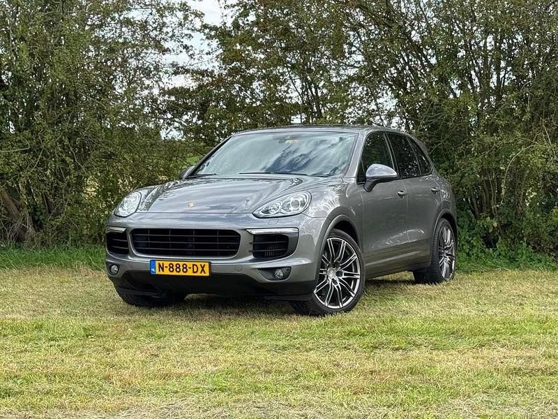 Grijs Gebruikt 2015 Porsche Cayenne SUV | € 29.999 (Iets duurder) - Afbeelding 1/4