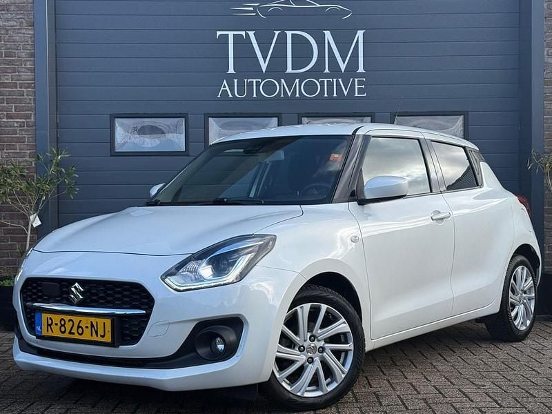 Wit Gebruikt 2022 Suzuki Swift Hatchback | € 15.895 (Eerlijke prijs) - Afbeelding 1/4