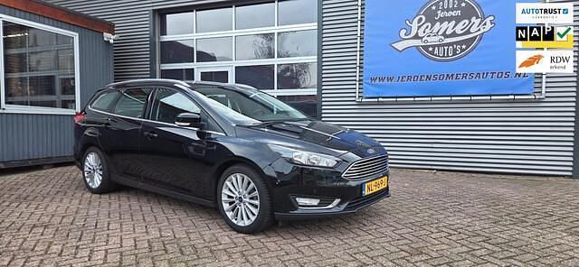 Zwart (metallic) Occasion 2017 Ford Focus Titanium Stationwagen | € 5.999 (Goede deal) - Afbeelding 1/4