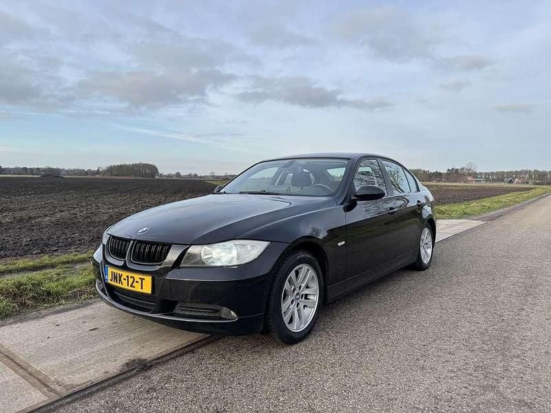 Zwart Occasion 2008 BMW 318 Executive Sedan | € 5.499 (Eerlijke prijs) - Afbeelding 1/4