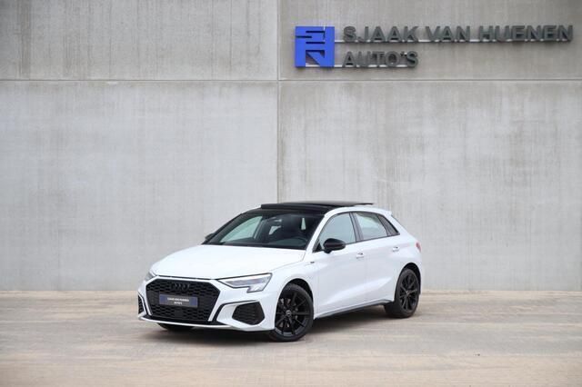 Wit Gebruikt 2022 Audi A3 Sportback S-Line Hatchback | € 31.950 (Eerlijke prijs) - Afbeelding 1/4