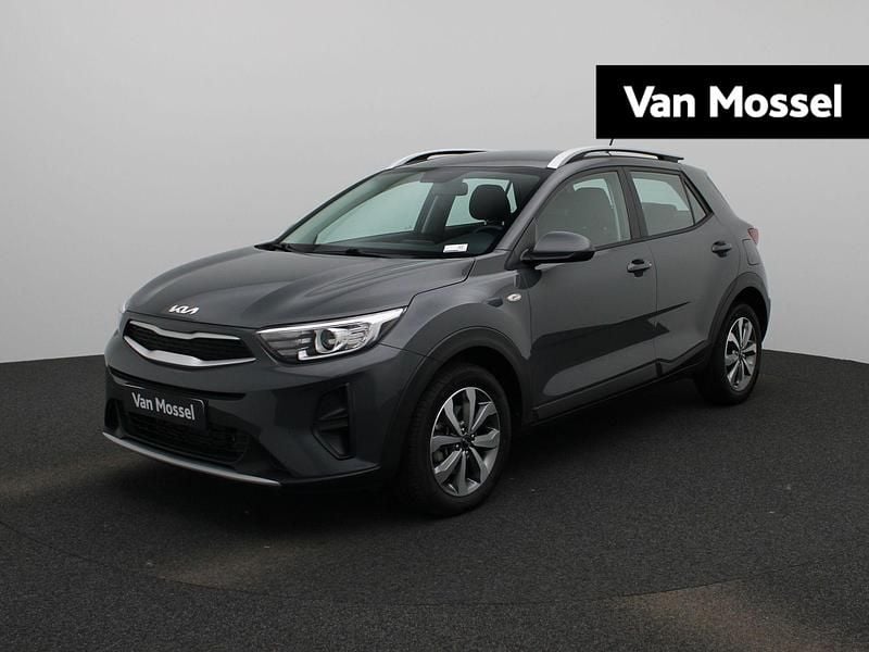 Grijs Gebruikt 2023 Kia Stonic Play SUV | € 18.750 (Goede deal) - Afbeelding 1/4