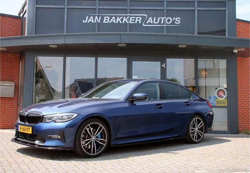 Blauw, metallic lak Gebruikt 2019 BMW 330 Executive Sedan | € 24.500 (Eerlijke prijs) - Afbeelding 1/4
