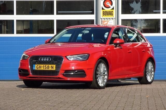 Rood Occasion 2015 Audi A3 Sportback Ambition Hatchback | € 12.950 (Eerlijke prijs) - Afbeelding 1/4