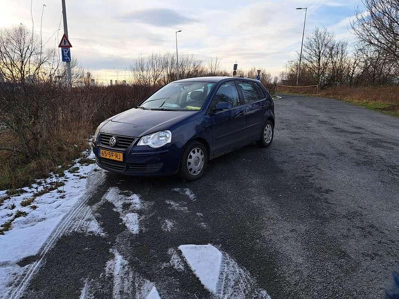 Blauw Gebruikt 2006 VW Polo Comfortline Hatchback | € 1.350 (Goede deal) - Afbeelding 1/2