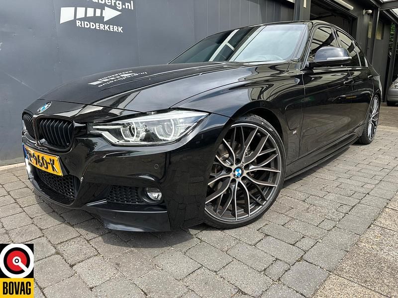 Zwart Gebruikt 2016 BMW 330 Executive Sedan | € 22.900 (Duur) - Afbeelding 1/4
