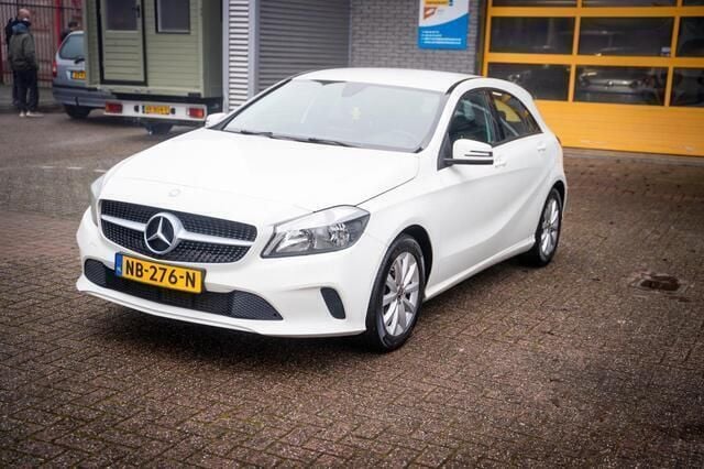 Wit Gebruikt 2017 Mercedes A160 Business Hatchback | € 11.450 (Goede deal) - Afbeelding 1/4