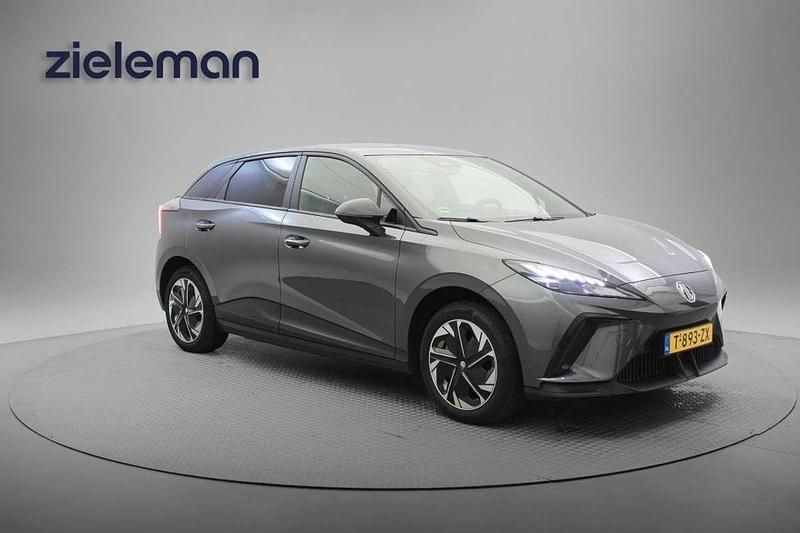Grijs Gebruikt 2023 MG MG4 EV Comfort Hatchback | € 18.845 (Super prijs) - Afbeelding 1/4