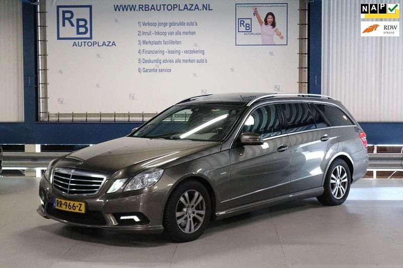Grijs Gebruikt 2011 Mercedes E350 Avantgarde Stationwagen | € 7.950 (Iets duurder) - Afbeelding 1/4