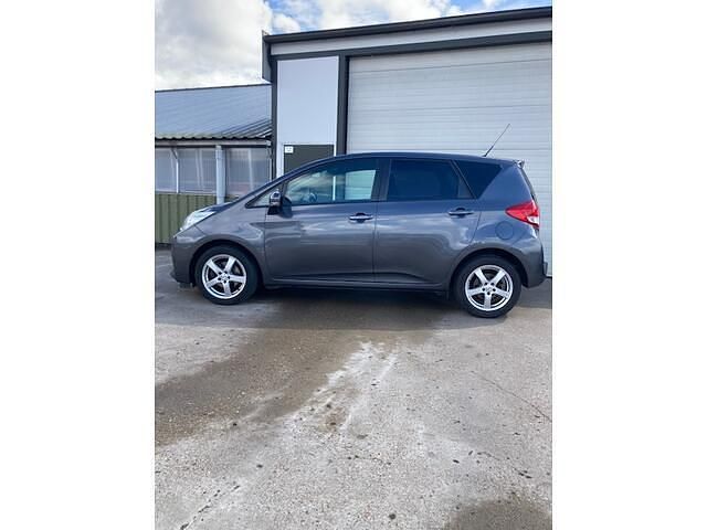 Occasion Subaru Trezia Comfort 101 PK (74 kW) 2011 Grijs Hatchback