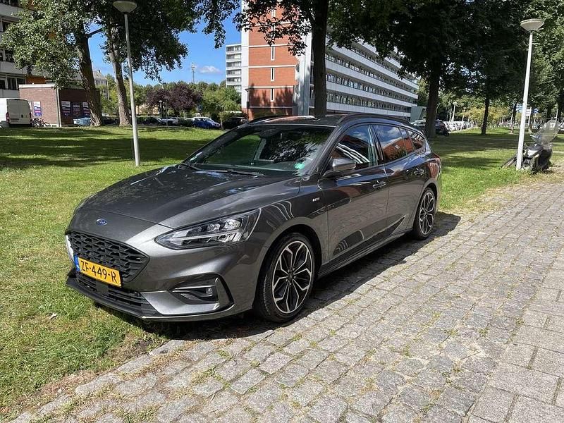 Grijs Gebruikt 2019 Ford Focus ST-Line Stationwagen | € 14.000 (Eerlijke prijs) - Afbeelding 1/4