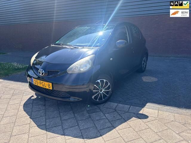 Zwart Gebruikt 2006 Toyota Aygo Hatchback | € 2.000 (Eerlijke prijs) - Afbeelding 1/4