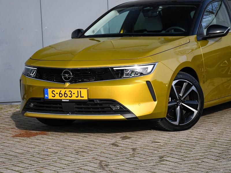 Occasion Opel Astra Business Elegance 181 PK (133 kW) 2023 Geel Hatchback
