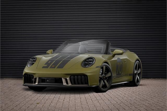 Groen Nieuw 2025 Porsche 911 Cabriolet | € 341.995 - Afbeelding 1/3