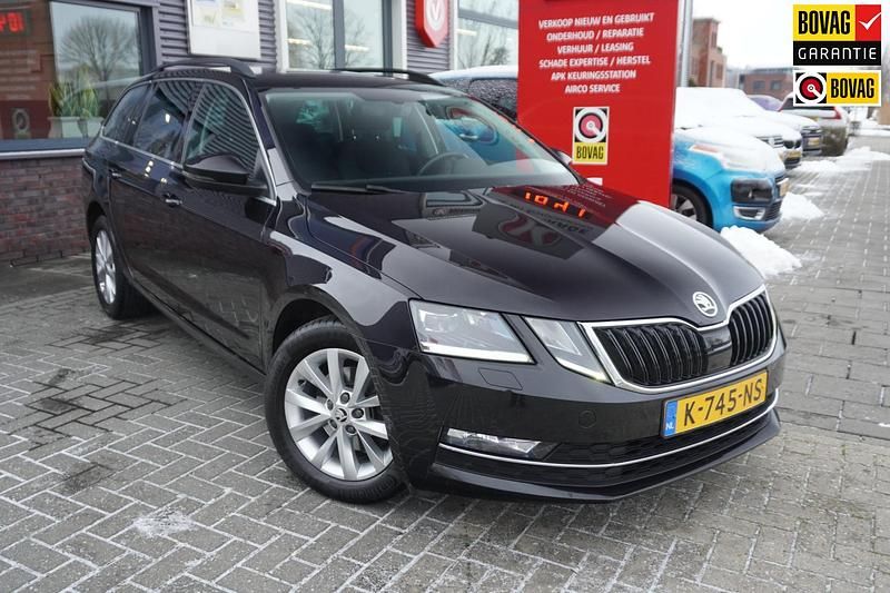 Zwart Occasion 2021 Skoda Octavia Style Stationwagen | € 11.490 (Goede deal) - Afbeelding 1/4