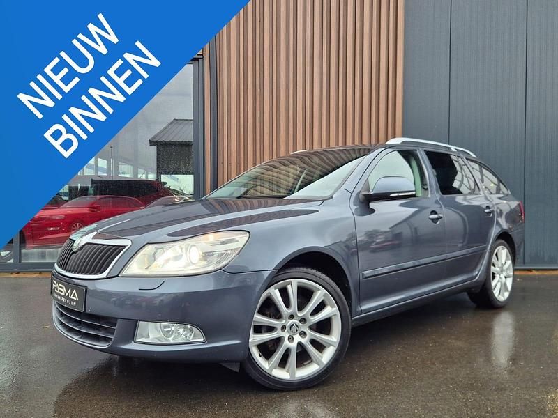 Grijs Gebruikt 2009 Skoda Octavia Business Line Stationwagen | € 6.450 (Duur) - Afbeelding 1/4