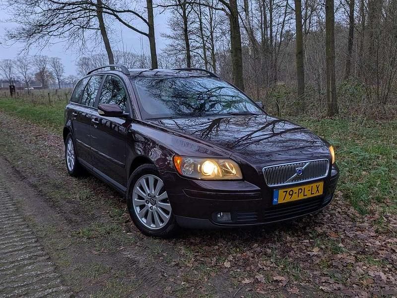 Paars Occasion 2004 Volvo V50 Stationwagen | € 3.600 (Eerlijke prijs) - Afbeelding 1/4