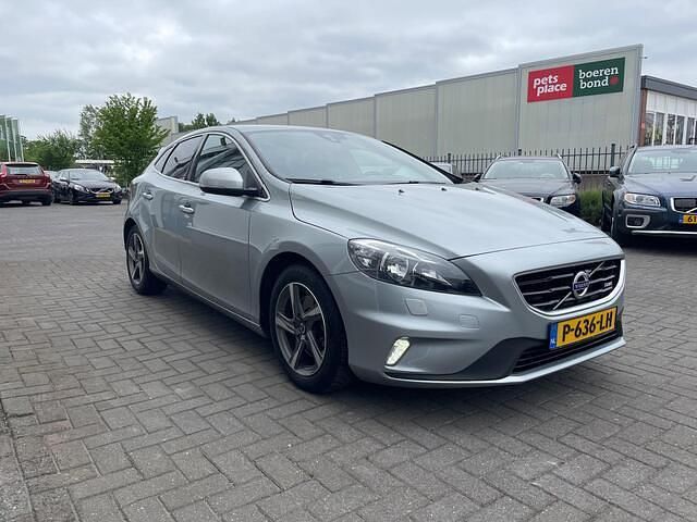 Occasion Volvo V40 R-Design 152 PK (111 kW) 2015 Grijs (metallic) Hatchback